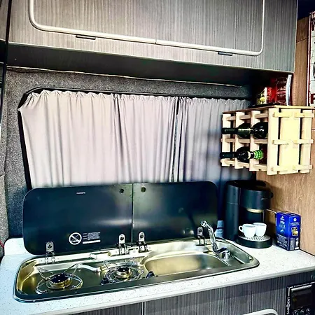 Leoventure Campervan * 티라나